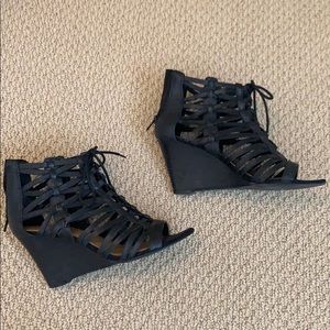 Nine West lace up wedge